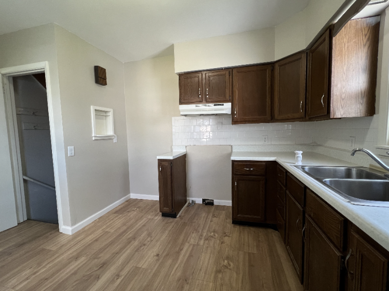 305 Buhrow St - Photo 3 of 11