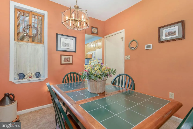 340 E Locust St - Photo 4 of 14