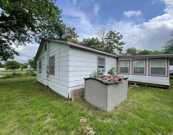 511 Akron St - Photo 2 of 10