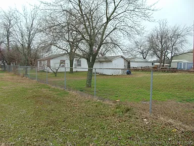 511 Akron St - Photo 3 of 10