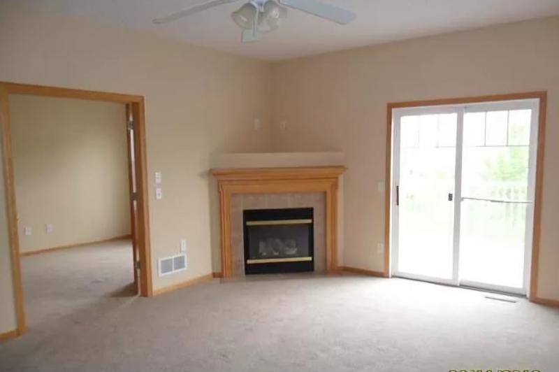 5055 Fountain Ln N - Photo 2 of 10