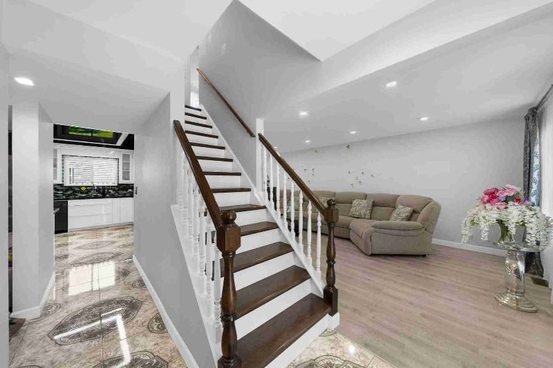 264 N Southport Rd - Photo 4 of 15