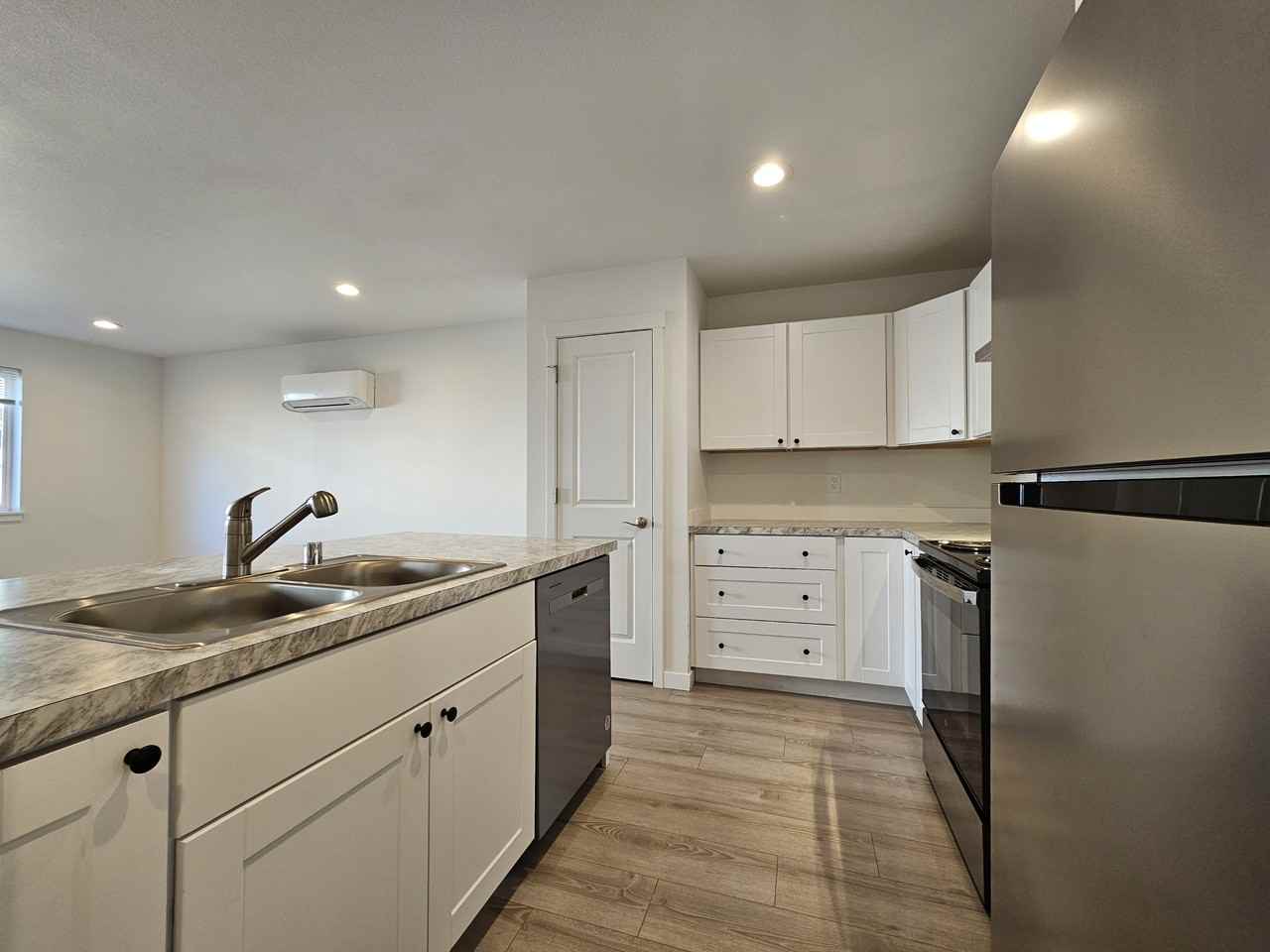 812 Sw Mayer Ave #812 - Photo 5 of 17