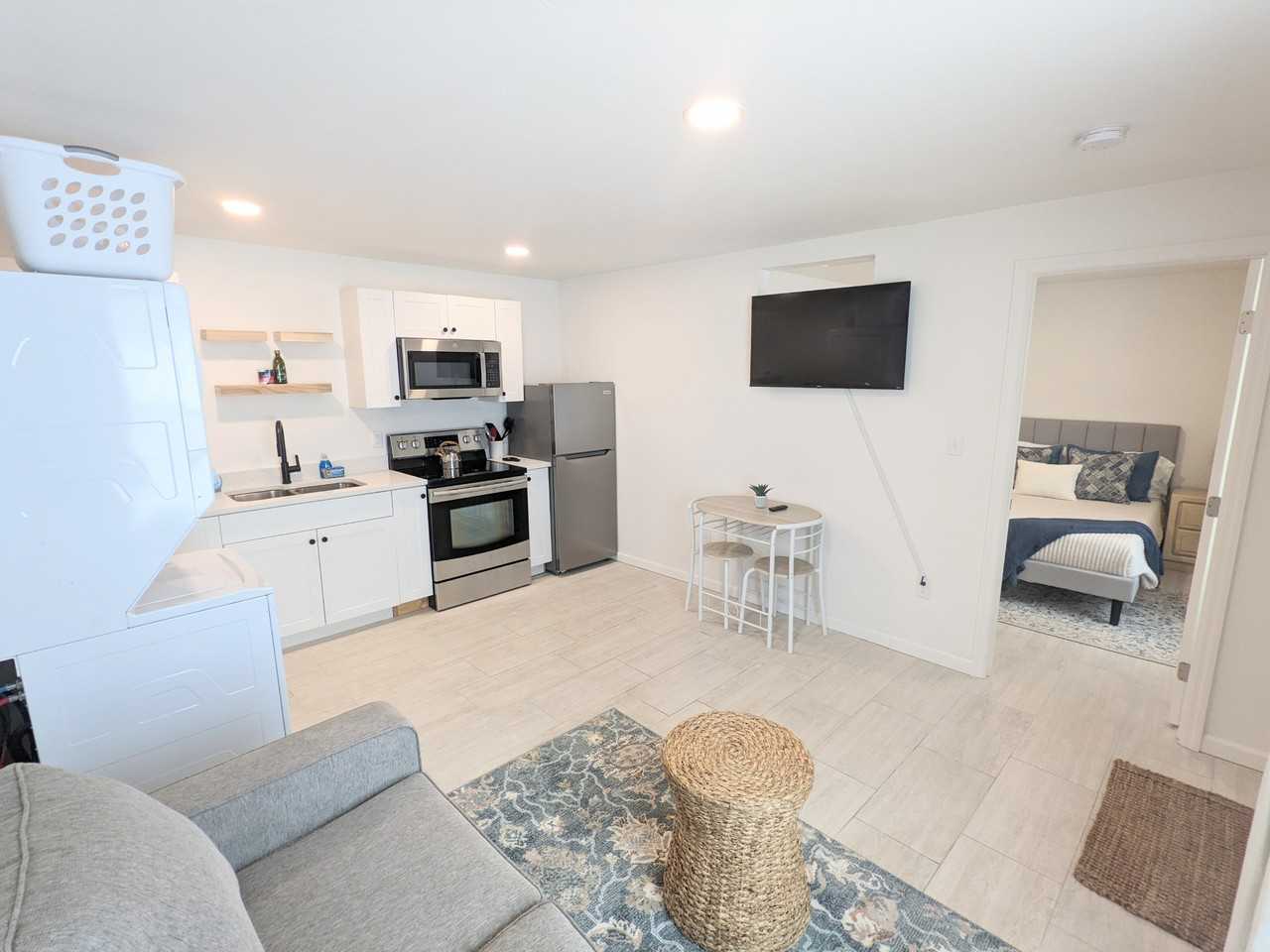 2153 Bougainvillea St #B - Photo 3 of 13