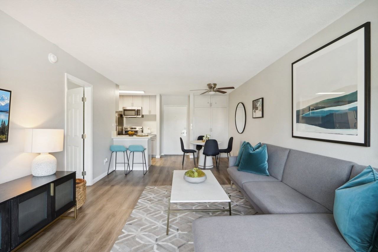 San Regis Apartments - Photo 6 of 24