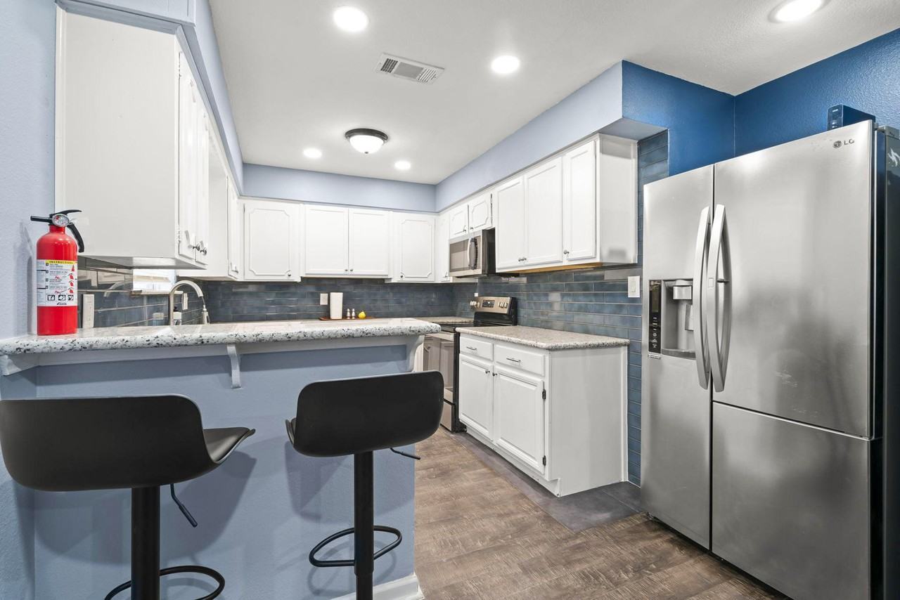 Melanie Street - Photo 7 of 21