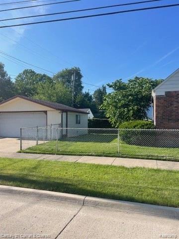 3258 Woodside St - Photo 2 of 12