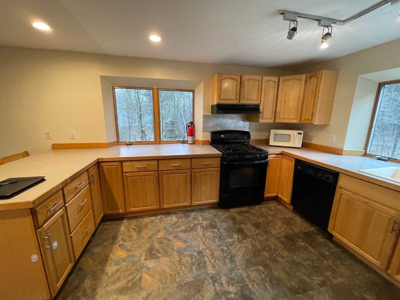 283 N Valley Rd #1 - Photo 3 of 13