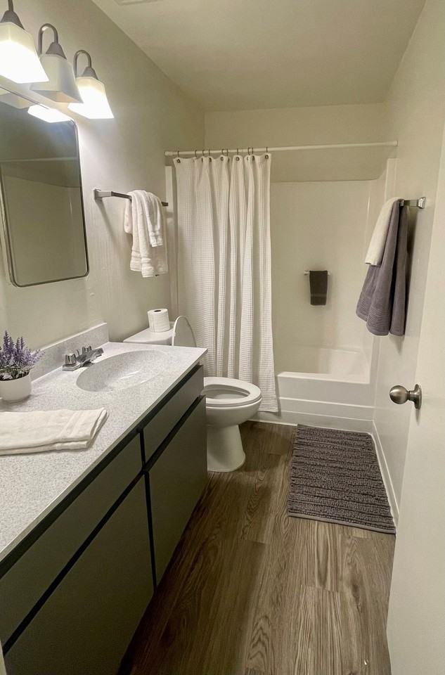 The Lowell Apartments - Photo 3 of 6