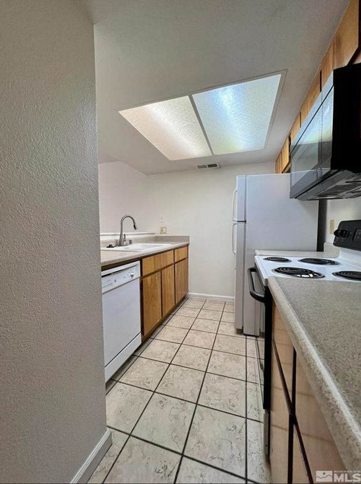 1527 Steven Court - Photo 5 of 16