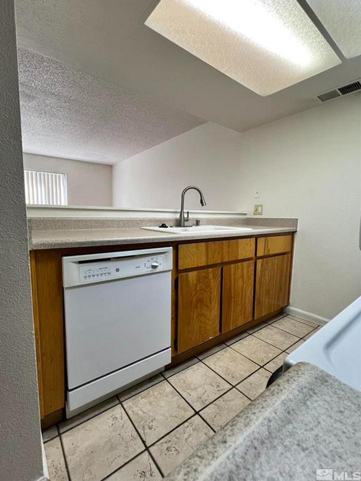 1527 Steven Court - Photo 6 of 16