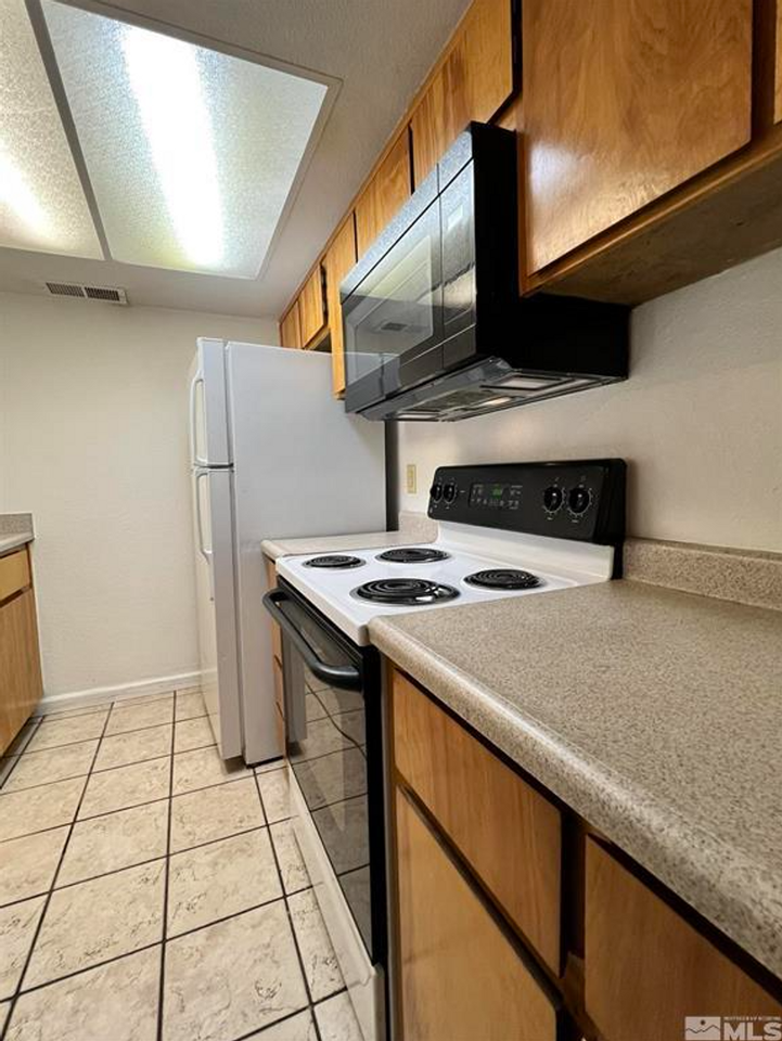 1527 Steven Court - Photo 7 of 16