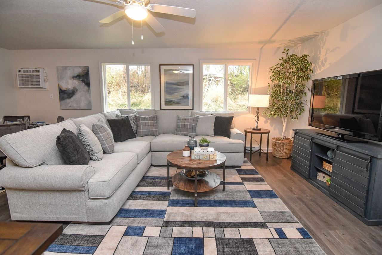 3 bedroom single story townhome for rent. - Photo 5 of 40