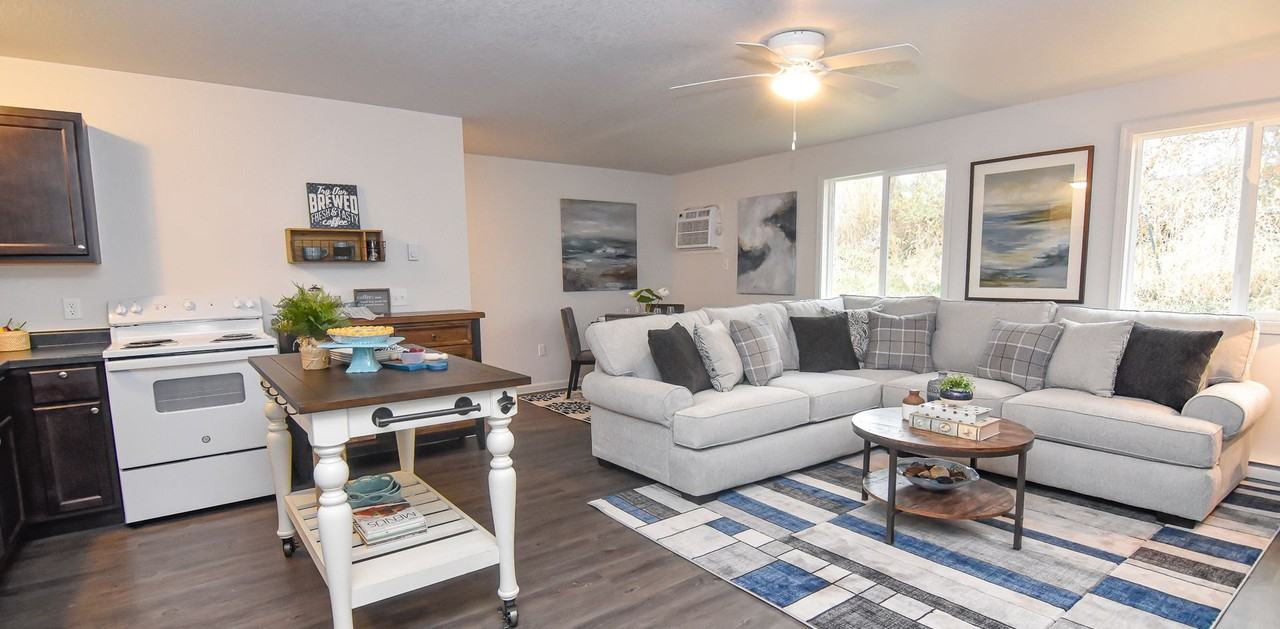 3 bedroom single story townhome for rent. - Photo 7 of 40