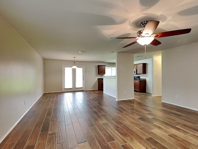 219 Stable Dr - Photo 4 of 18