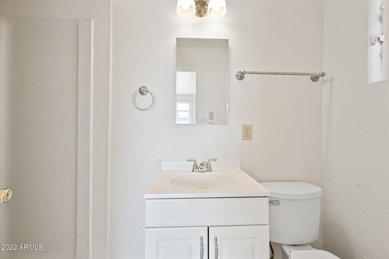 N 12th Pl & E Bethany Home Rd - Photo 6 of 14