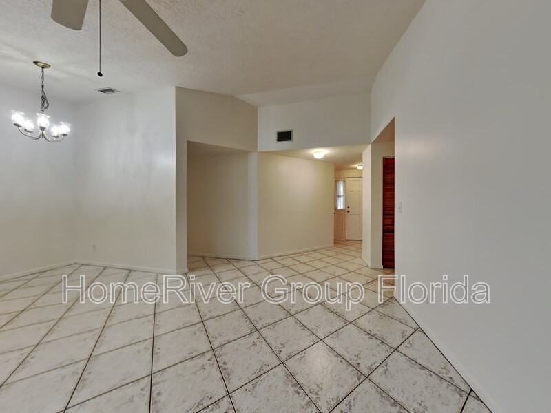 1136 Ashley Ave - Photo 2 of 22