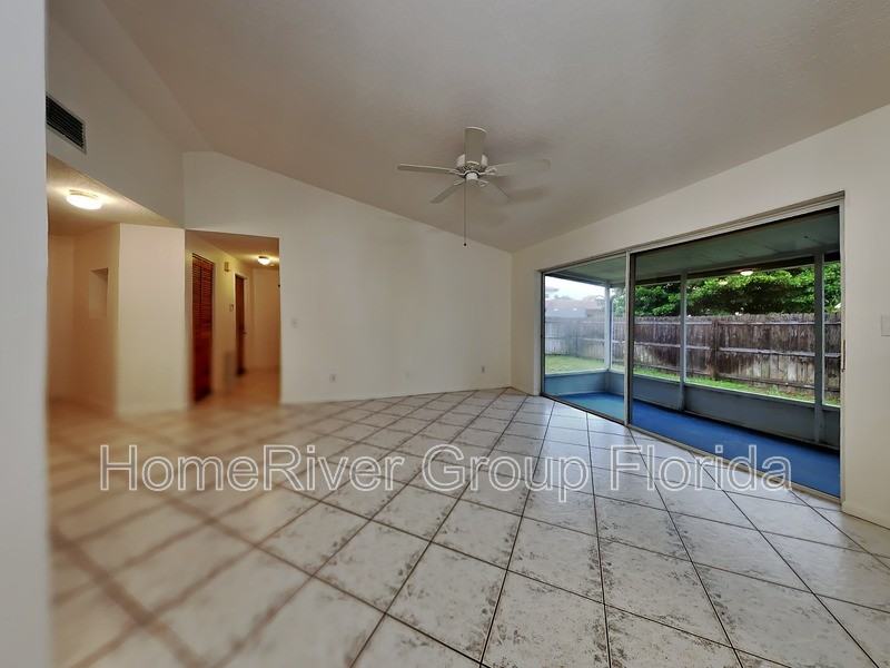 1136 Ashley Ave - Photo 3 of 22