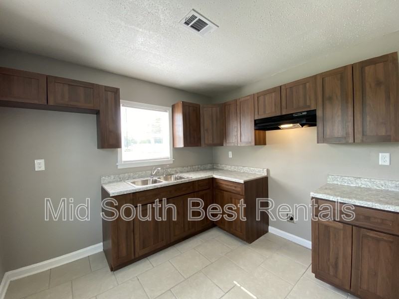 2539 Frisco Ave - Photo 3 of 8