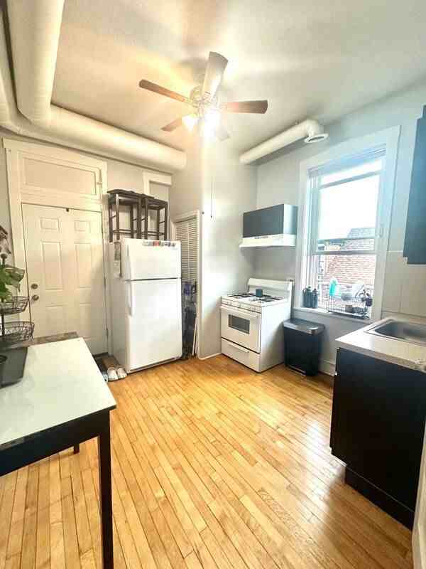 2303 S Oakley Ave #3R - Photo 4 of 17
