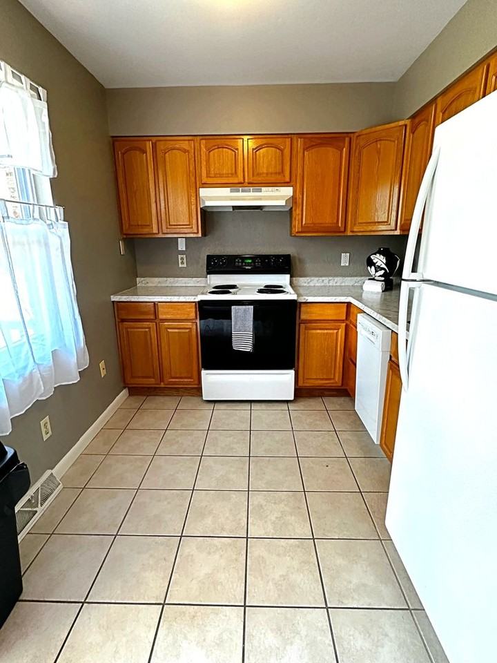 1637 Ramsay St - Photo 3 of 14