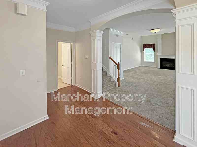 304 Horsepen Way - Photo 4 of 32
