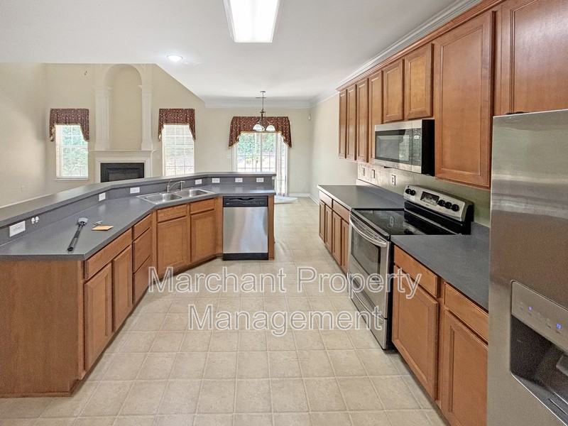 304 Horsepen Way - Photo 6 of 32