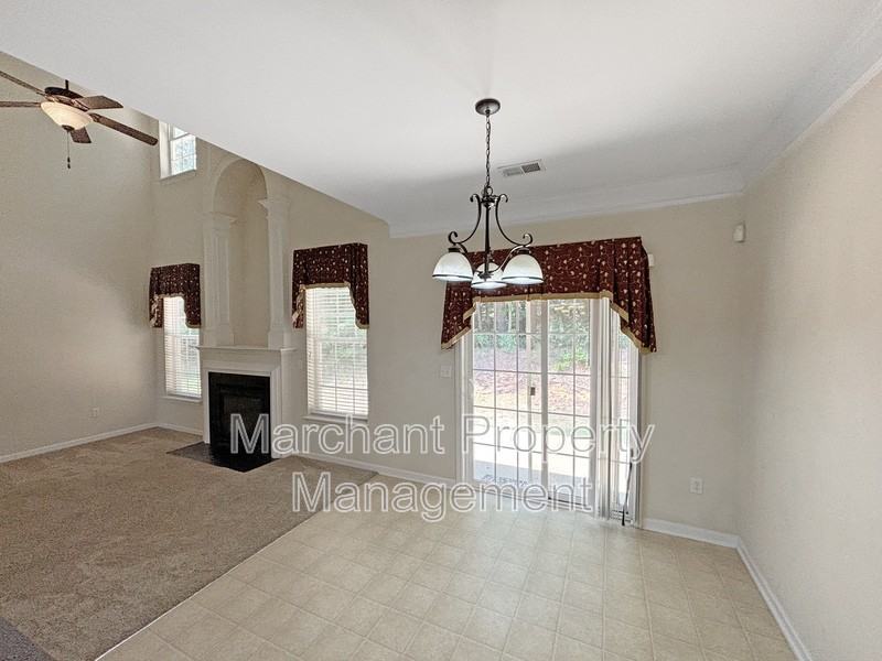 304 Horsepen Way - Photo 7 of 32