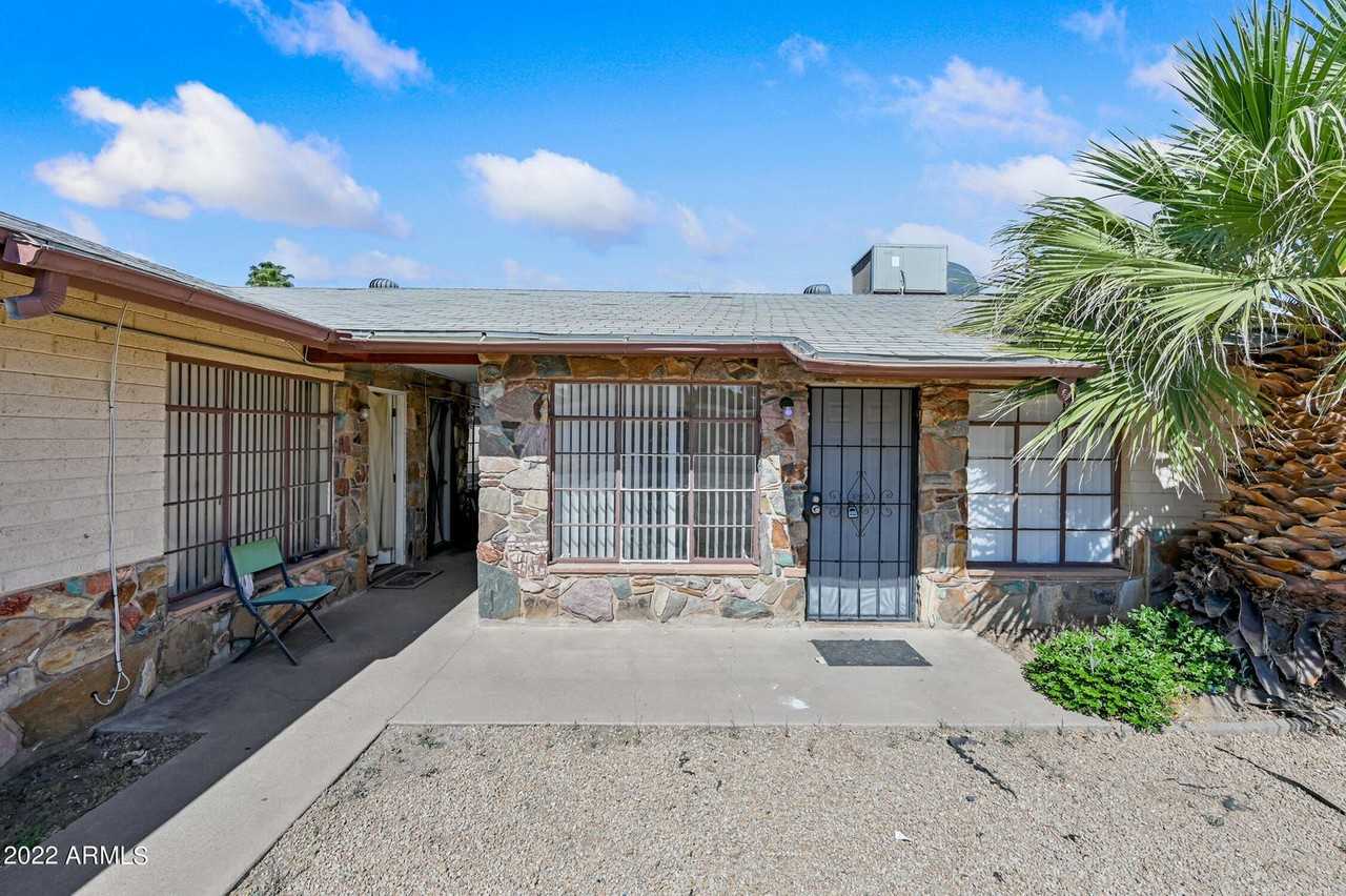 N 12th Pl & E Bethany Home Rd - Photo 2 of 14