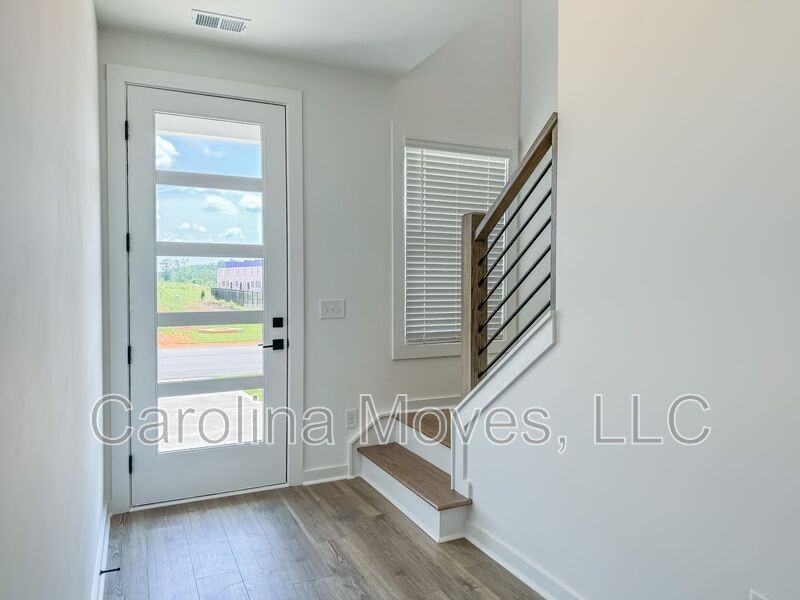 1431 Darrowby Way - Photo 3 of 17