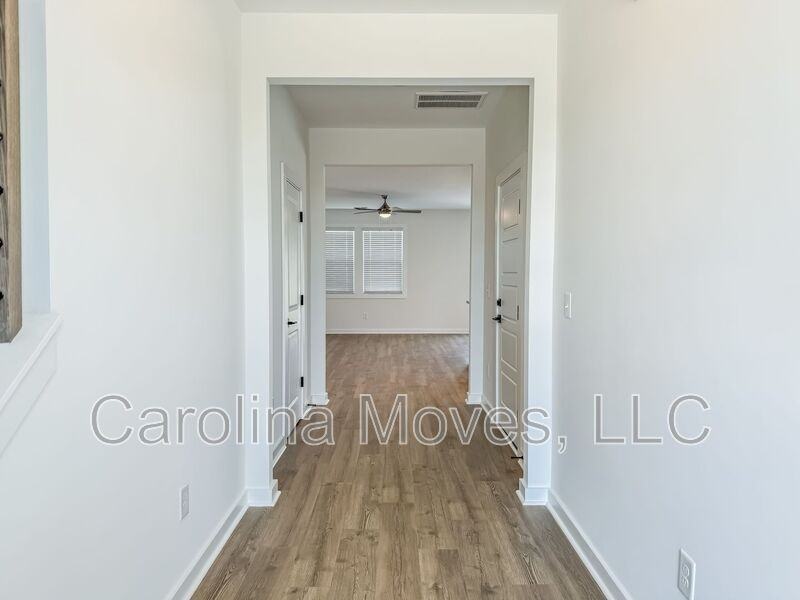 1431 Darrowby Way - Photo 4 of 17