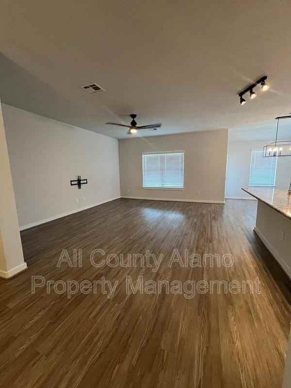 10542 Francisco Way - Photo 3 of 23