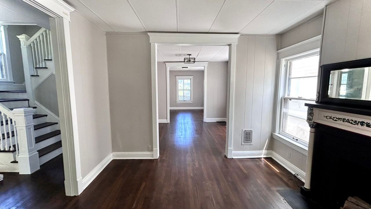 1017 Agnes Ave - Photo 2 of 20