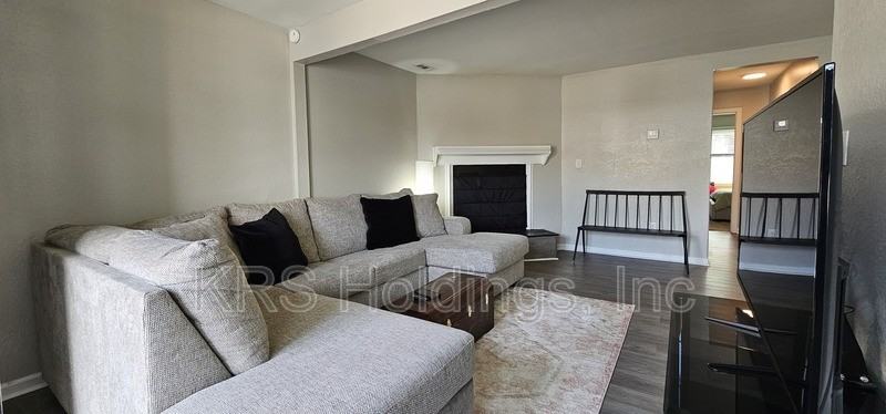 5561 Lynbrook Lndg - Photo 3 of 15