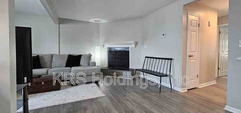 5561 Lynbrook Lndg - Photo 4 of 15