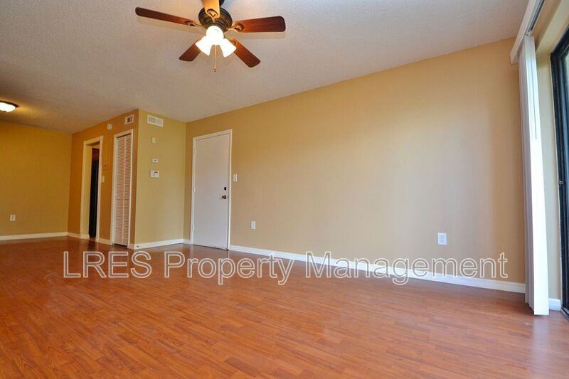 300 Cherokee Ct #C - Photo 7 of 22