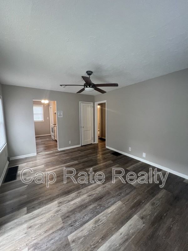 2769 Mcguffey Rd - Photo 4 of 11