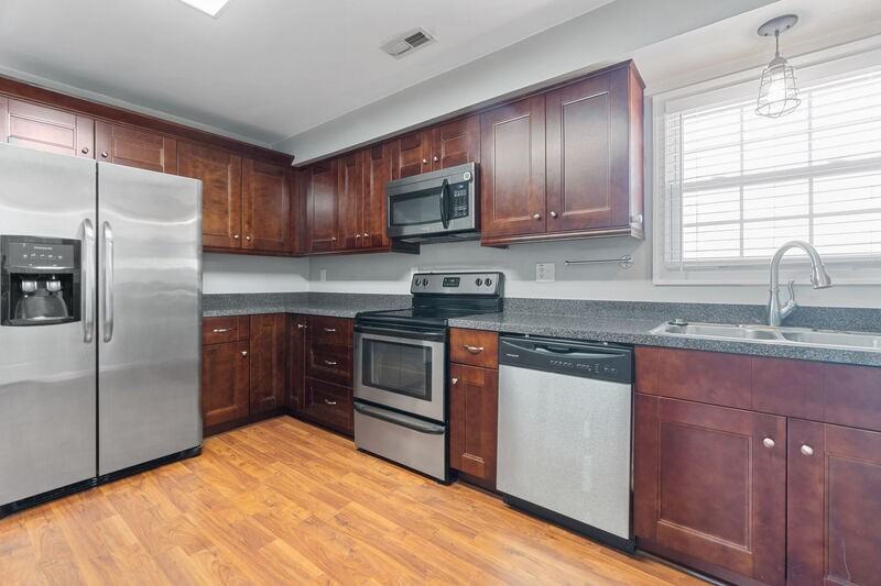 1128 Grandy Ct - Photo 3 of 25