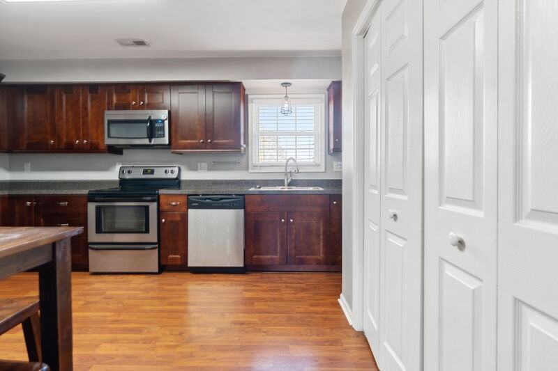 1128 Grandy Ct - Photo 4 of 25