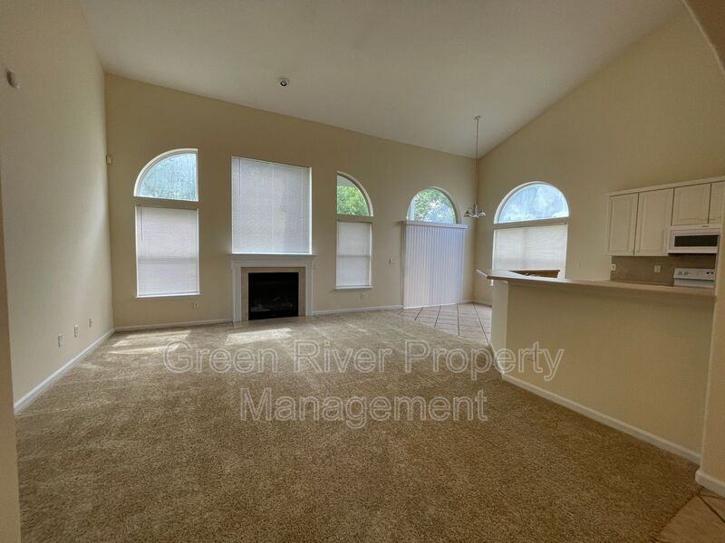 1804 Sea Pines Ln - Photo 7 of 43