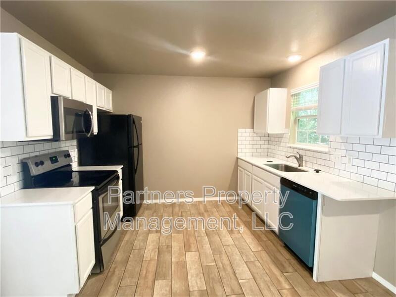 1530 N Addington Ave - Photo 3 of 14