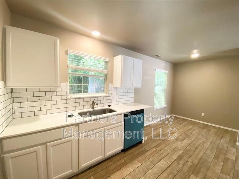 1530 N Addington Ave - Photo 5 of 14