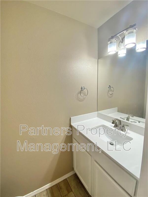 1530 N Addington Ave - Photo 7 of 14