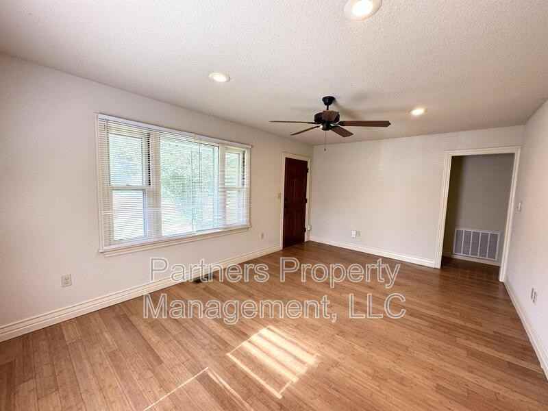 1140 W Hendrix St - Photo 3 of 12