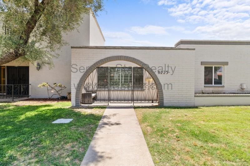 8225 E Berridge Ln - Photo 2 of 28