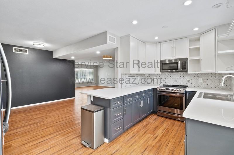 8225 E Berridge Ln - Photo 7 of 26