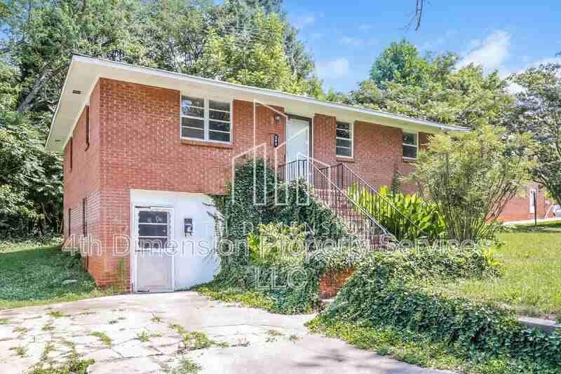 343 Oakdale St - Photo 3 of 17