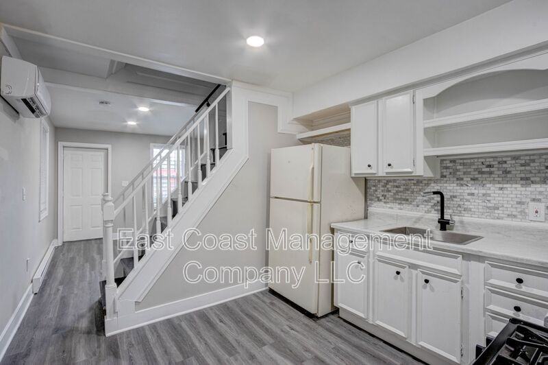 122 S Carey St - Photo 2 of 16
