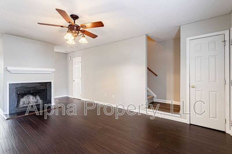 105 Brushy Hollow Ln - Photo 2 of 19