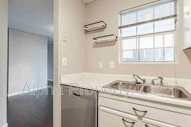 105 Brushy Hollow Ln - Photo 7 of 19
